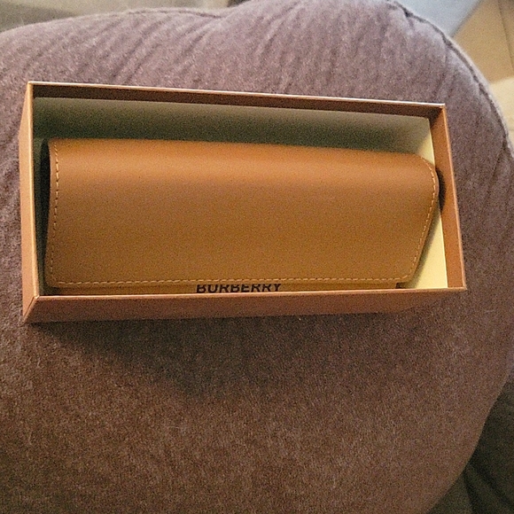 NWT. Burberry Unisex Sunglasses. - Picture 2 of 8